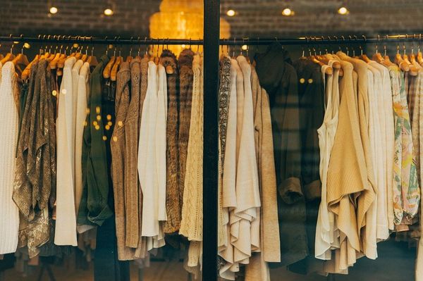 Jak oszczędzać na zakupach ubrań?